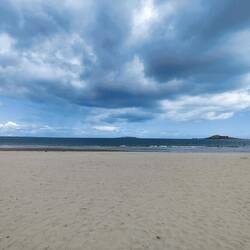 Strand, Sonne, Wind und Wolken