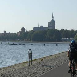 På cykelsti ind til Stralsund