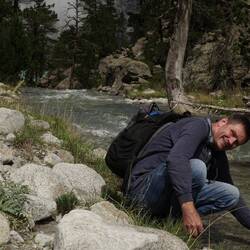 Wasserflaschen mit gutem Gletscherwasser füllen