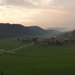 Schöner Panoramablick in ein slowenischen Hochtal nahe der kroatischen Grenze.