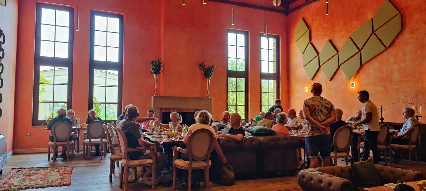 Beim Mittagessen