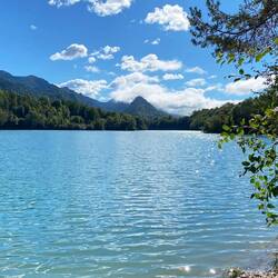 ... nur wenige Meter vom Fluss entfernt