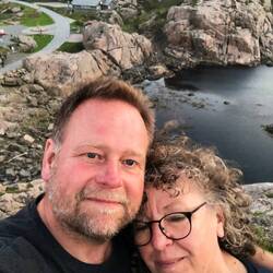 Zwei Alphatiere beim Kuscheln 🤗