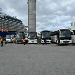 Mammutprojekt: 600 Inder*innen in Ålesund (rechts im Bus bin ich :)