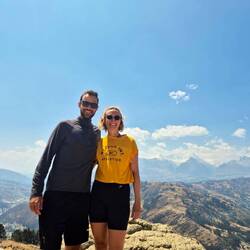 Entspannt oben angekommen und erstmal den Ausblick wirken lassen ⛰️✨