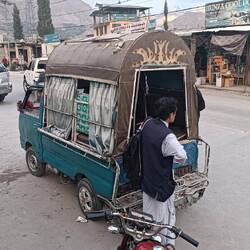 Suzuki-Mini-Taxi in Aliabad