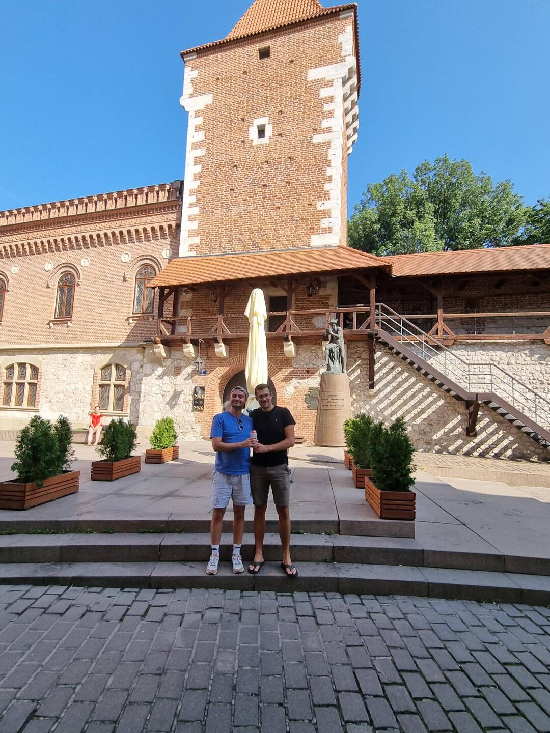 Der brave Ritter vor dem Ansturm auf die Burg