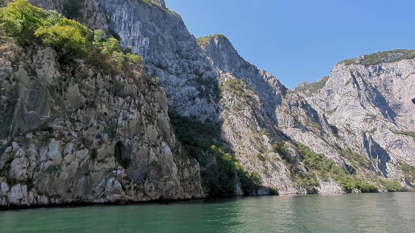 Lake Komani tour