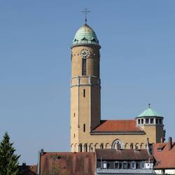 "Spargel"-Kirchturm in der Bamberger Gärtnerstadt