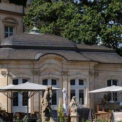 Pavillon im Rosengarten der neuen Residenz.