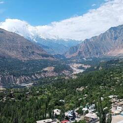 Aussicht vom Baltit Fort. Hunza Valley. Die 7000er sind heute von den Wolken verdeckt.