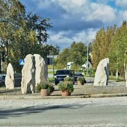 Kreisverkehr in Fauske - Überall Marmor