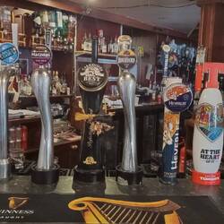 Pub und Frühstücksraum