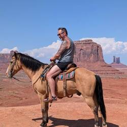 Für 10 $ kann man sich an der entsprechenden Stelle auf einem Pferd fotografieren lassen.