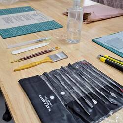 Werkzeug zur Bearbeitung alter Dokumente