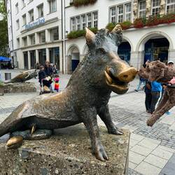 Daisy with the boar in front of the Munich Outdoor Hunting museum