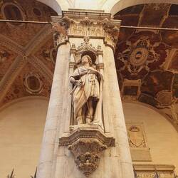 Loggia della mercanzia