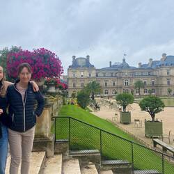 The mum of one of the Kings of France built this.