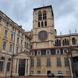 La primatale Saint-Jean-Baptiste-et-Saint Étienne... 🙂 Eifach: St. Jean-Kathedrale