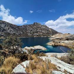 Die Farbe des Bergsees kann man sich selbst durch die Bilder nur schlecht vorstellen