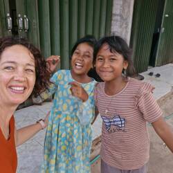 The locals are living the white lady 🤣😂