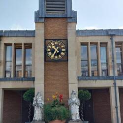 Lee Library; main entrance
