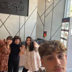 Luis hatte richtig Lust auf shoppen mit drei Mädels 🤣