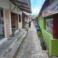 Blick auf die Hauptstraße von Bukit Lawang