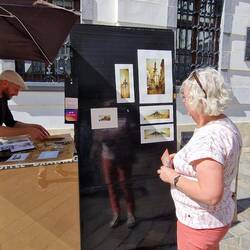 De schilder die met koffie tekent..