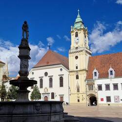 Het oude stadhuis en plein