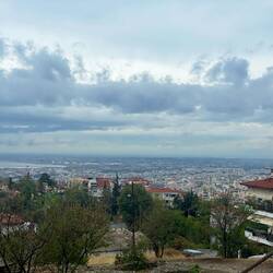 Der Balkon Thessalonikis wird es genannt, habe ich für 16 Euro gelernt.