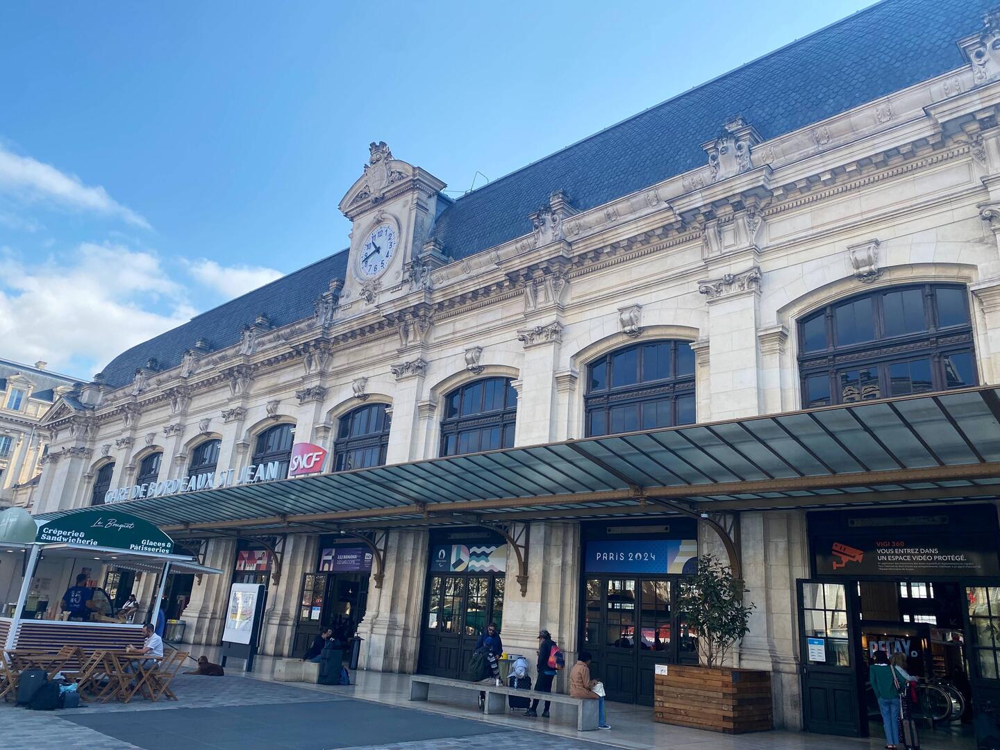 Heading off from Gare St Jean