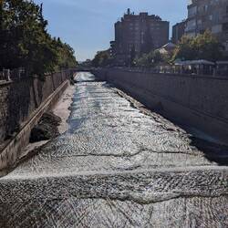 Ist sogar relativ viel Wasser im Fluss