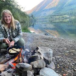 Toasten am Lagerfeuer