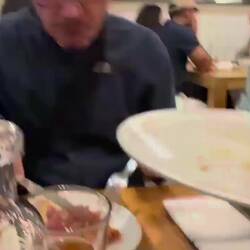 sehr laut und fröhlich ging es hier zu...