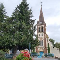 Wir starten an der Kirche von Oursbelille