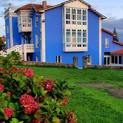 Premières maisons à Colombres