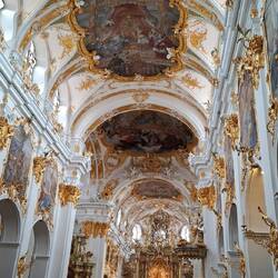 Im Innern der Alten Kapelle am Alten Kornmarkt