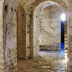 Dicke Gewölbemauern