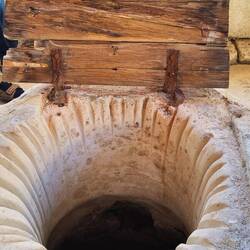 Der Taufwasserbrunnen