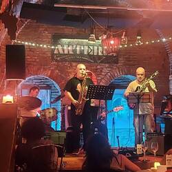 Coole Lokation, gute Musik😊