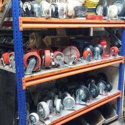 Bestimmt 500 Stände. Kein Bauhaus kommt an diese Produktpalette ran