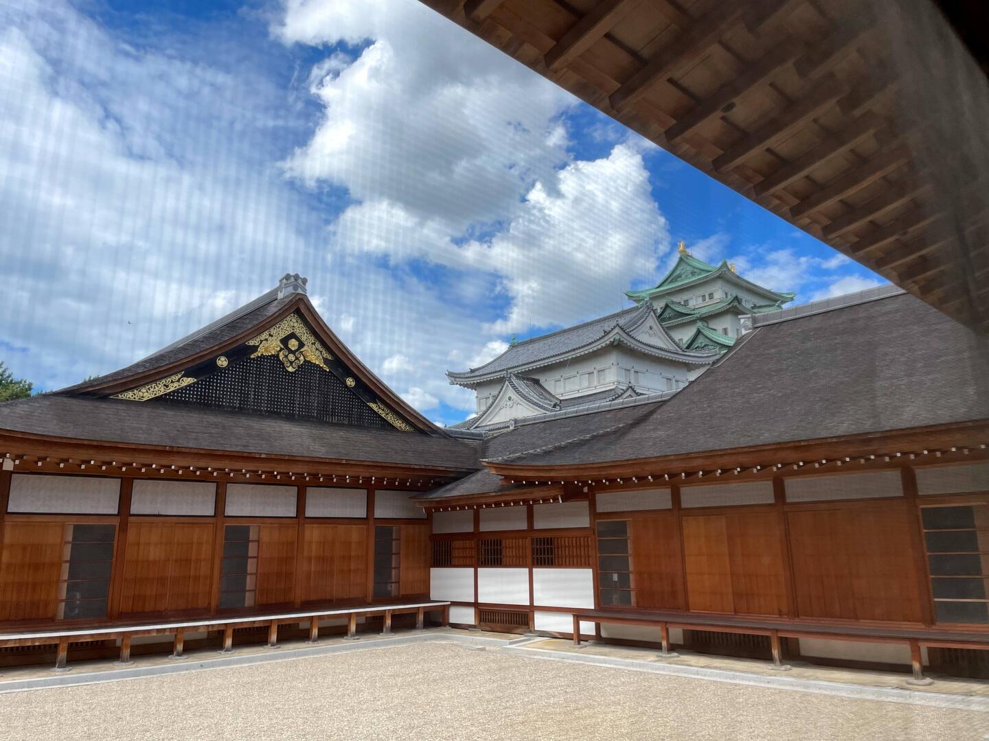 Honmaru palace et vue sur le château