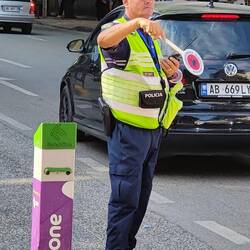 Er hat auch eine Pfeife.