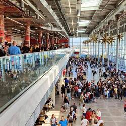 Gedränge auf dem Flughafen