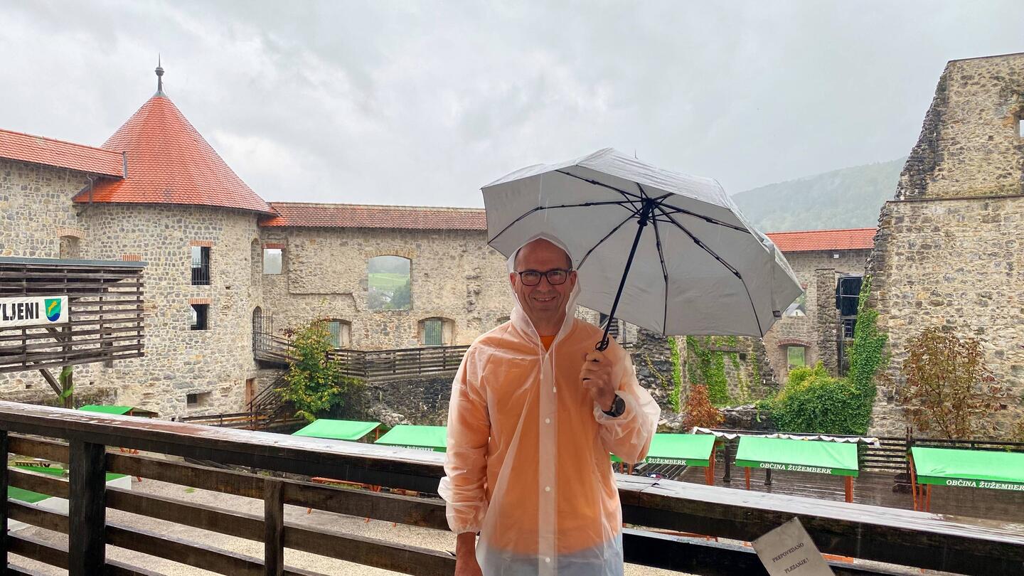 Auf dem Weg zur Terme haben wir noch eine Burg entdeckt - kurze Besichtigung bei Regen