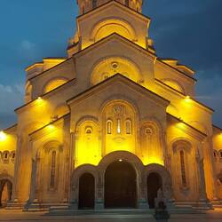 Die Kathedrale an unserem Stellplatz. Das Taj Mahal ist nicht viel größer!