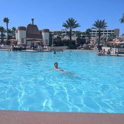 Der Pool am Hotel.
