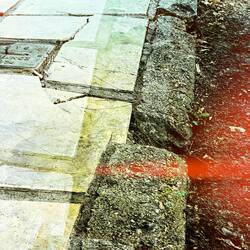 Barrierefrei! Abgesenkter Bordstein UND abgesenkter Bürgersteig!