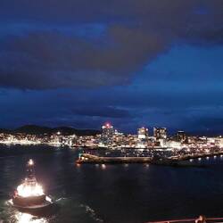 Der Schlepper folgt uns bei der Ausfahrt